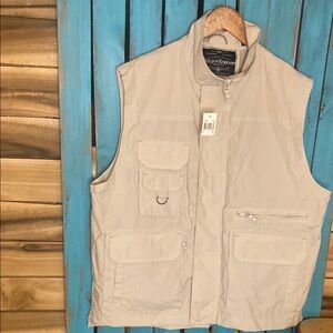 NWT Field & Stream Men's light tan Utility Vest size large zip up with snaps